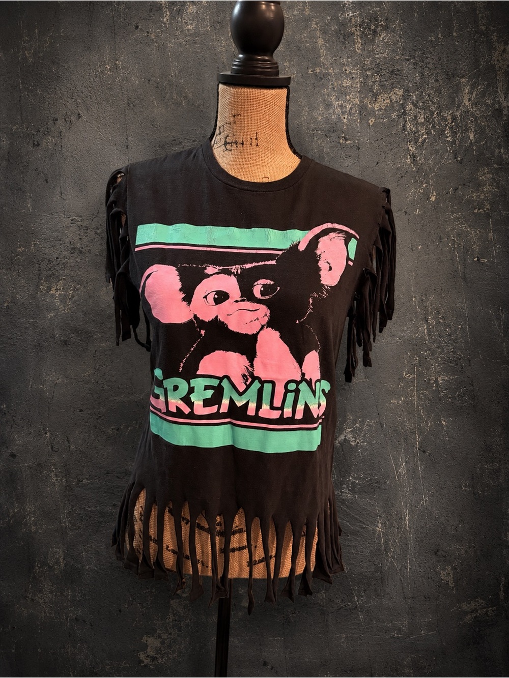 Gremlins Fringe Graphic Tee – Women’s Small